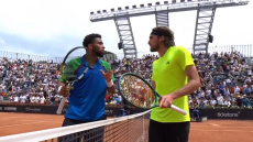 Επεισόδιο Τσιτσιπά - Φις μετά την ήττα του Έλληνα στη Ρώμη - Πέταξε και τη ρακέτα του ο Έλληνας - Βίντεο 