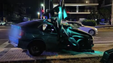 «Καθόμουν από τη μεριά που το αμάξι έπεσε στην κολώνα» - Συγκλονίζει η μαρτυρία 19χρονου για το θανατηφόρο τροχαίο στην Παραλιακή