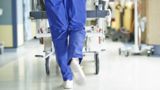 Ο Άδωνις Γεωργιάδης ανακοίνωσε σε ποια νοσοκομεία διορίζονται 500 τραυματιοφορείς - Δείτε τη λίστα