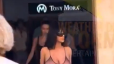 Βίντεο: Η Μπιάνκα Σενσόρι βγήκε σχεδόν γυμνόστηθη για παγωτό στην Ισπανία - Ξεσηκώθηκαν οι κάτοικοι