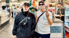 Οι Kneecap αρνούνται πως στηρίζουν την τρομοκρατία: 14.000 μωρά κινδυνεύουν να πεθάνουν στη Γάζα και το βρετανικό κατεστημένο επικεντρώνεται σε εμάς 