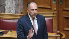 Γεραπετρίτης: Ανήκουστοι οι ισχυρισμοί περί εκκωφαντικής σιωπής της κυβέρνησης για τη Γάζα