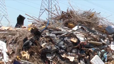 «Βουνό» απο μπάζα στο Ωραιόκαστρο - Παράνομη χωματερή σε οικόπεδο, δείτε βίντεο