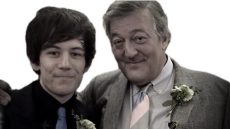 Τι δήλωσε ο Στίβεν Φράι για τη διαφορά ηλικίας 30 ετών με τον σύζυγό του