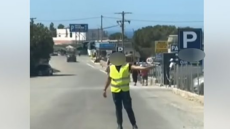 Συνελήφθησαν δύο άνδρες στο Ελαφονήσι - Κατεύθυναν πελάτες να παρκάρουν σε ιδιωτικό χώρο