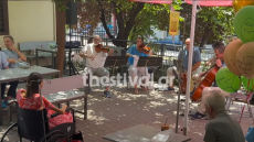 Βίντεο: Έπαιξαν μουσική για τη φίλη τους που παλεύει με τον καρκίνο στο Θεαγένειο - «Μαρία σε αγαπάμε πάρα πολύ»