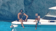 Στο Ναυάγιο της Ζακύνθου ο Φουρνιέ - Αποθεώθηκε από τον κόσμο του Ολυμπιακού στο νησί του Ιονίου - Βίντεο 