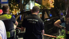 Κολωνάκι: Ξέχασαν το χειρόφρενο και το τζιπ Mercedes κύλησε και παρέσυρε τους πεζούς, σύμφωνα με μαρτυρία
