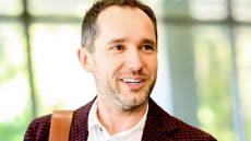 Δολοφονία στην Αγία Παρασκευή: «Να αποδοθεί δικαιοσύνη» ζητά η οικογένεια του Πολωνού καθηγητή μετά την εξιχνίαση