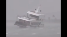 Βιετνάμ: Τουλάχιστον 34 νεκροί από ανατροπή τουριστικού σκάφους στον Κόλπο Χαλόνγκ
