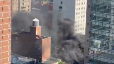Έκρηξη στο Μανχάταν: Μαύρος καπνός σκέπασε τον ουρανό της Νέας Υόρκης, δείτε βίντεο