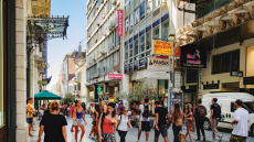 Θερινές εκπτώσεις: Τελείωσαν αλλά συνεχίζουν με προσφορές - Τι λένε οι επιχειρηματίες