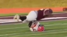 Σοκαριστικός τραυματισμός 15χρονου σε αγώνα american football: Έπαθε κατάγματα στη σπονδυλική στήλη από συνομήλικό του που τον πλάκωσε - Δείτε βίντεο