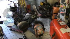 Βίντεο: Ρομά έκλεψε συνεργείο στην Αττική ενώ ήταν μέσα ο ιδιοκτήτης