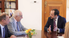 Χριστοδουλίδης σε Κακλαμάνη: Κινητικότητα στο Κυπριακό, αλλά οι αποφάσεις λαμβάνονται στην Άγκυρα» 
