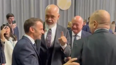 Ο Ράμα τρόλαρε τον Τραμπ για τη γκάφα με τον... πόλεμο Αλβανίας και Αμπερμπαϊτζάν -  Τα γέλια έβαλε ο Μακρόν
