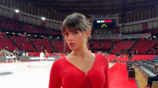 Στο ΣΕΦ ντυμένη στα κόκκινα για την εντός έδρας πρεμιέρα του Ολυμπιακού στη Euroleague η Μαριγκόνα - Φωτογραφίες 