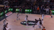 Παρί - Παναθηναϊκός: Ο Φαρίντ έτρεξε το γήπεδο χωρίς παπούτσι και κέρδισε φάουλ - Βίντεο