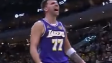 «Η μπάλα δεν λέει ψέματα» - Η αντίδραση του Ντόντσιτς στην airball βολή του Αντετοκούνμπο - Βίντεο 