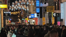 Η Black Friday... μετατέθηκε για Σάββατο - «Προσκύνημα» καταναλωτών στην Ερμού, δείτε βίντεο