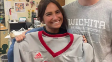 Βραβευμένη καθηγήτρια Καλλιτεχνικών στο Κάνσας έκανε σεξ έως και 4 φορές σε μια εβδομάδα με μαθητή της στο πίσω κάθισμα του αυτοκινήτου