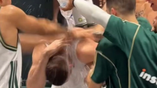 Επικό μπουγέλο από τους παίκτες του Παναθηναϊκού στον Ρογκαβόπουλο μετά την 40αρα του στον Πανιώνιο, βίντεο 