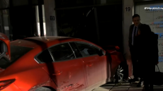 Θεσσαλονίκη: Αυτοκίνητο καρφώθηκε σε είσοδο πολυκατοικίας