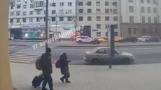 Τρομακτικό θανατηφόρο τροχαίο στη Ρωσία: Περιπολικό εμβόλισε ηλεκτροκίνητο δίκυκλο και εκτόξευσε τον αναβάτη του, δείτε βίντεο