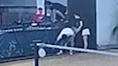 Τραγικός θάνατος σε αγώνα pickleball σε 3ο όροφο κτηρίου στη Μαλαισία: 32χρονος πήγε να πιάσει τη μπάλα και έπεσε στο κενό