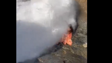 Τουρίστρια γλίτωσε από βέβαιο θάνατο, η στιγμή που την «κατάπιε» κύμα στην Αίγυπτο, δείτε βίντεο