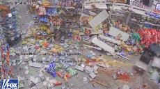 Κλέφτες στο Τέξας έδεσαν ΑΤΜ σε αυτοκίνητο, το τράβηξαν και έκαναν «γης μαδιάμ» το κατάστημα που ήταν μέσα
