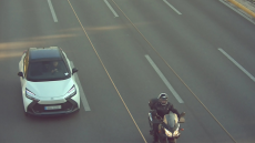 Οι πρώτες κάμερες στους δρόμους της Αττικής κατέγραψαν 10.000 οδηγούς να περνούν με κόκκινο