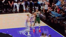 Ο Σρέντερ έσπρωξε και πέταξε στο παρκέ τον Γιάννη Αντετοκούνμπο, έξαλλος ο Θανάσης, δείτε βίντεο