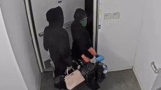 Καλιφόρνια: Καρέ-καρέ η διάρρηξη για τσάντες 100.000 δολαρίων και η σύλληψη από πάνοπλους αστυνομικούς
