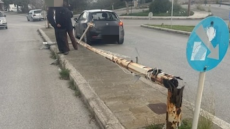 Κολώνα φωτισμού έπεσε πάνω σε εν κινήσει ΙΧ στη Ρόδο, δείτε βίντεο και φωτογραφίες