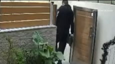 Χαϊδάρι: Είπαν τα κάλαντα για τα Θεοφάνια και έφυγαν με τα... παπούτσια της οικογένειας