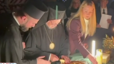 Τα μαχαίρια «πρόδωσαν» τον Πατριάρχη Βαρθολομαίο στην κοπή της πίτας των ομογενών της Κωνσταντινούπολης: «Κακός οιωνός» σχολίασε