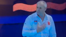 Βίντεο: Ο Έλληνας προπονητής της εθνικής πόλο της Τουρκίας κάνει το σταυρό του πριν από αγώνα 