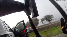 Αστυνομικοί γάζωσαν πρώην συνάδελφό τους στην Καλιφόρνια που είχε μαχαιρώσει μέχρι θανάτου τον 11χρονο γιο του, δείτε βίντεο