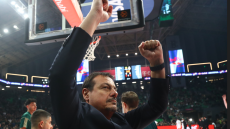 Εργκίν Αταμάν: Αποθεώθηκε από τον κόσμο του Παναθηναϊκού και ύψωσε τις γροθιές ο Τούρκος, βίντεο 