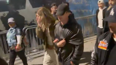 Ορλάντο Μπλουμ: Εμφανίστηκε παρέα με 28χρονο μοντέλο στο Super Bowl