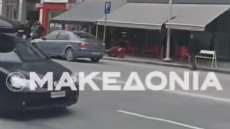 Θεσσαλονίκη: Πατέρας ξυλοκόπησε έξω από τα δικαστήρια τον 62χρονο που είχε παρασύρει με αυτοκίνητο το παιδί του