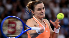 Πάλεψε αλλά έμεινε εκτός τελικού στη Ντόχα η Σάκκαρη, ηττήθηκε 2-1 σετ από την Μούχοβα, βίντεο 