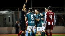 Λεβαδειακός: Ο Όζμπολτ δέχτηκε δύο κίτρινες κάρτες σε λίγα δευτερόλεπτα και αποβλήθηκε στο παιχνίδι με τον Ολυμπιακό, βίντεο 