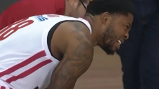 Πρόβλημα για τον Ολυμπιακό: Αποχώρησε κουτσαίνοντας από τον προημιτελικό με την ΑΕΚ ο Ταϊρίκ Τζόουνς, βίντεο 