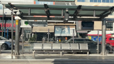 Το τραμ «έδεσε» στο λιμάνι του Πειραιά, δίπλα στα πλοία η στάση 
