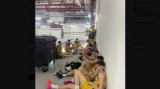 Φωτογραφία: Η αποστολή Κ18 της KAE Άρης αφού απομακρύνθηκε από τον αγώνα στο Άμπου Ντάμπι