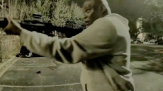 Συγκλονιστικό βίντεο από τη «μάχη» που έδωσαν αστυνομικοί με τον 53χρονο που σκότωσε 3 έξω από μπαρ στο Όστιν φορώντας μπλούζα του Ιράν