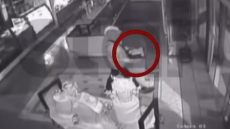 Κερατσίνι: Διαρρήκτης άνοιξε φούρνο, βρήκε άδεια την ταμειακή και έφυγε με...20 κομμάτια γαλακτομπούρεκο, δείτε βίντεο