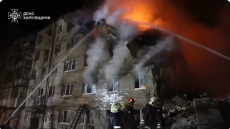 Ρωσικό πλήγμα στο Χάρκοβο: Τέσσερις νεκροί και δέκα τραυματίες σε πολυκατοικία
